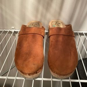 Women’s Clogs Size 9